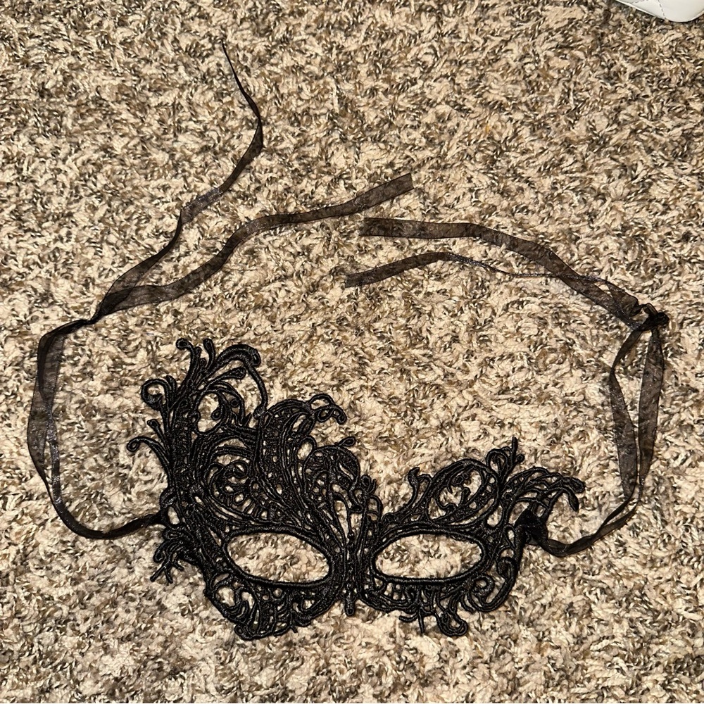 Elegant Black Lace Masquerade Mask